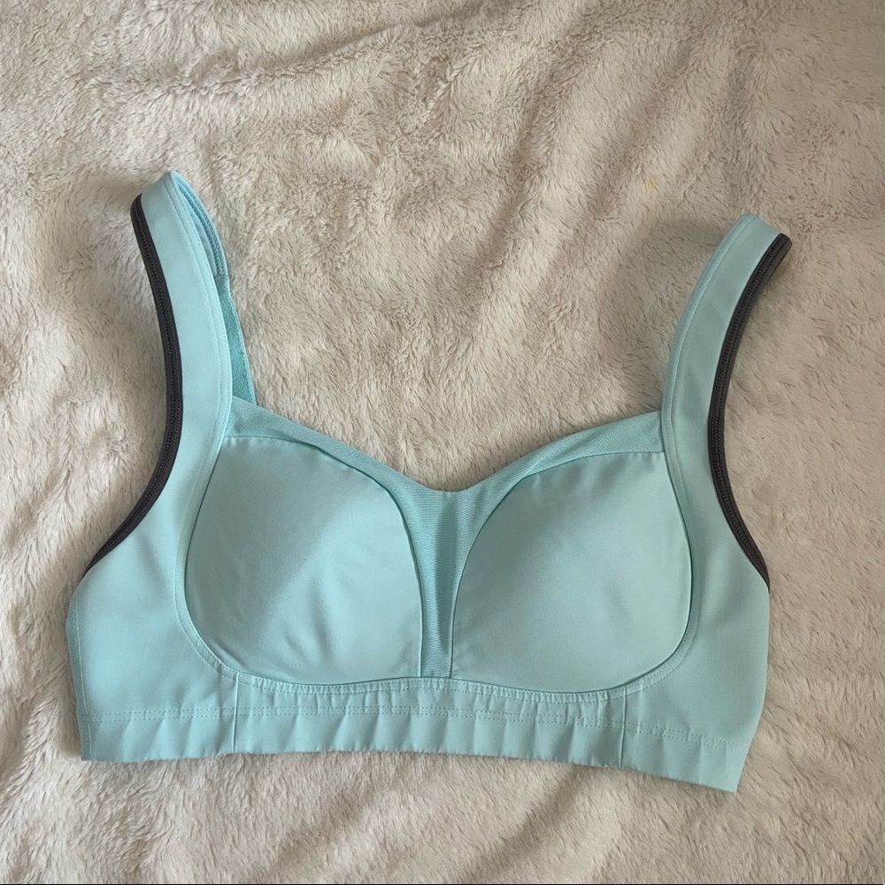 Lululemon Sports Bra in Light blue